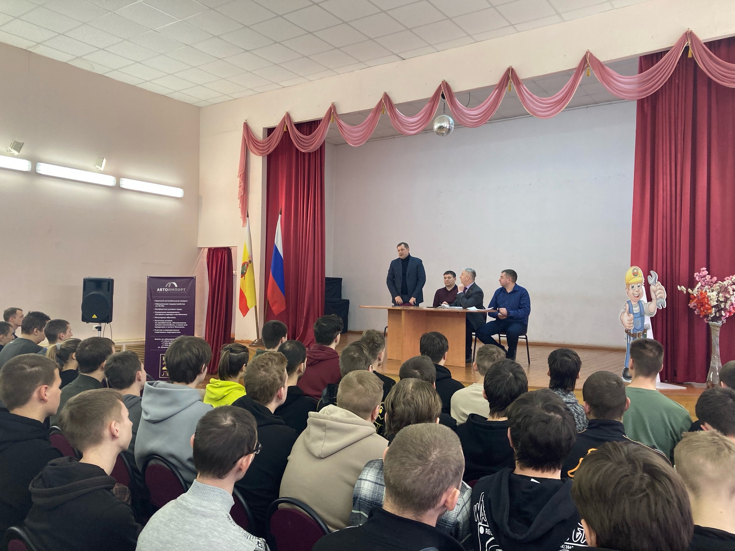 На встрече студентов с мэром города  поговорили о трудоустройстве